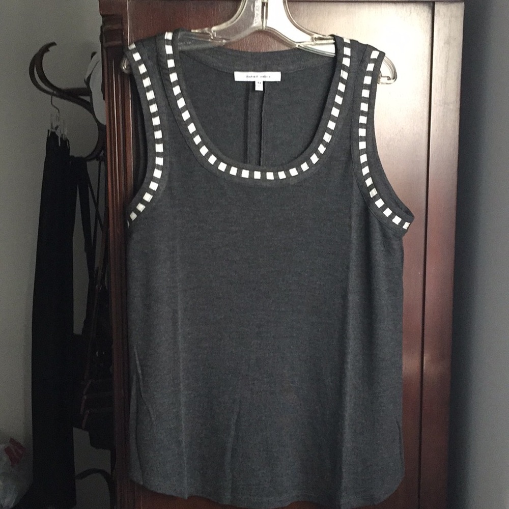 Pretty sleeveless tank top